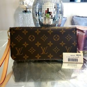 Louis Vuitton Wallet/Wristlet